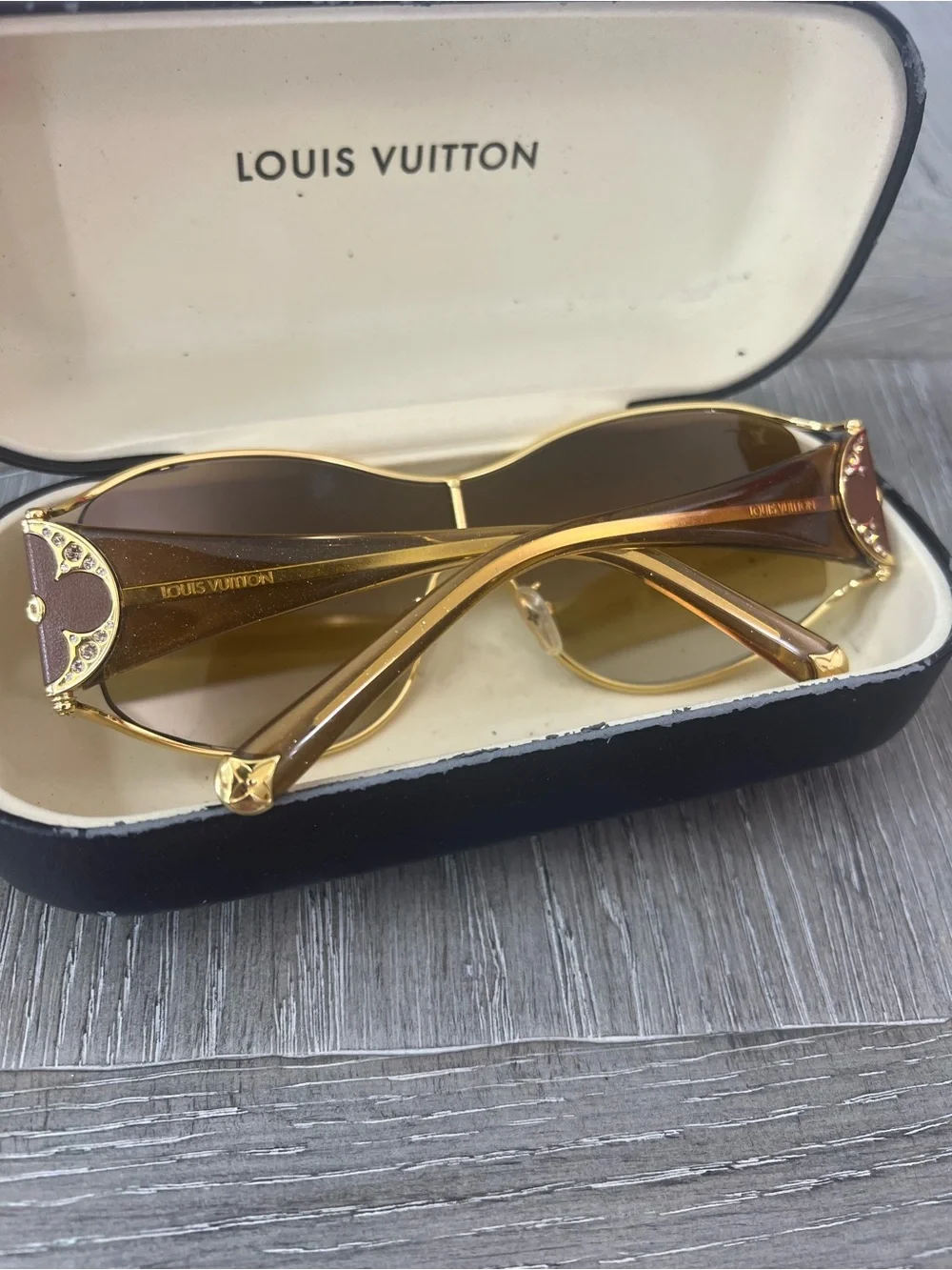Louis Vuitton Oversized Women’s Sunglasses Size Small